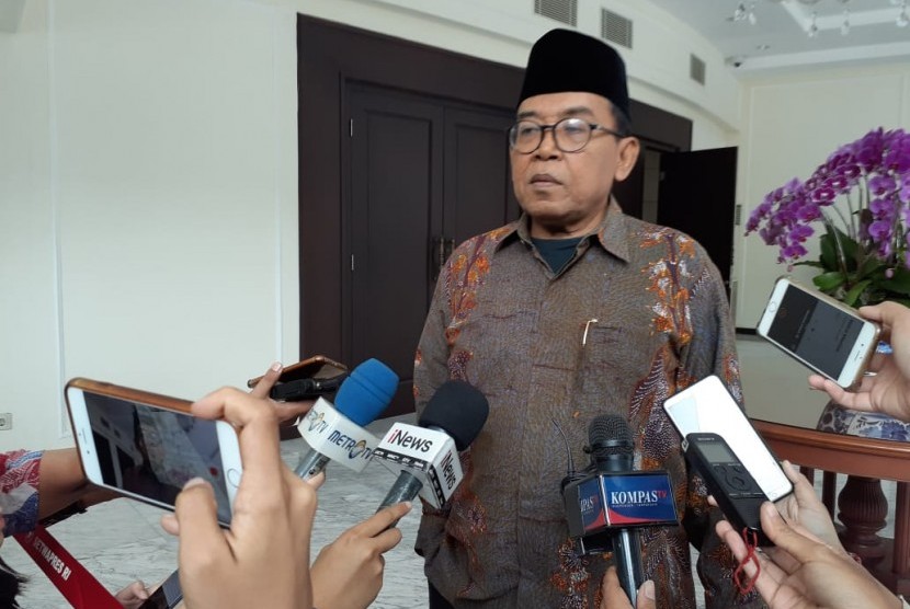 juru-bicara-wakil-presiden-ma-ruf-amin-masduki-baidlowi-saat-_191125140431-707.jpg