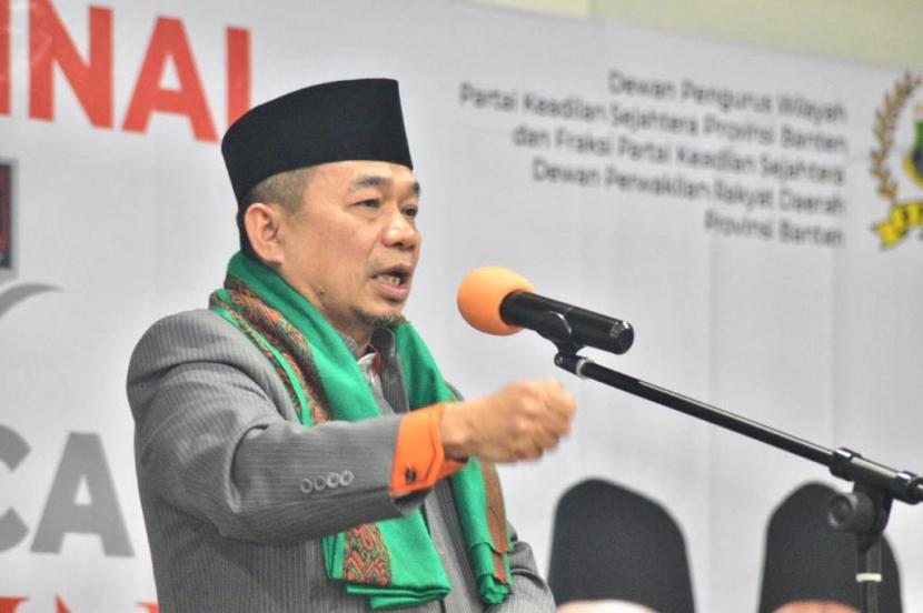 ketua-fraksi-pks-di-dpr-jazuli-juwaini-menutup-acara_211210131930-953.jpeg