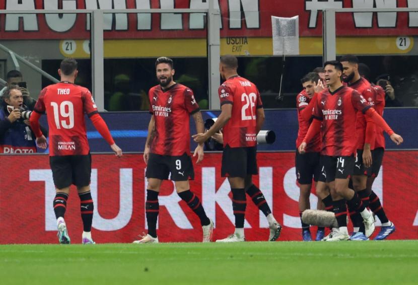 para-pemain-ac-milan-merayakan-gol-kemenangan-atas-psg_231108081943-164.jpg