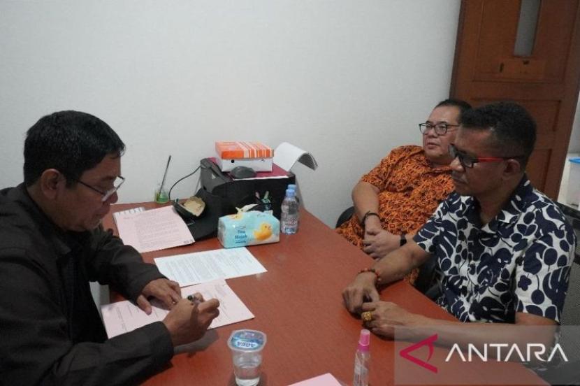 juru-bicara-timnas-anies-rasyid-baswedan-abdul-muhaimin-iskandar_231230201712-192.jpg