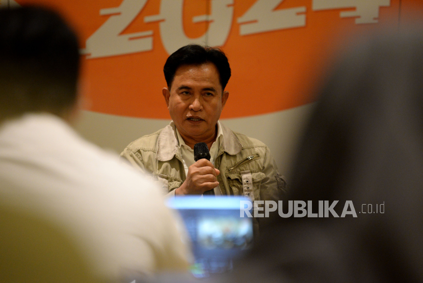 pakar-hukum-tata-negara-yusril-ihza-mahendra-menyampaikan-paparan_231018070413-597.jpeg