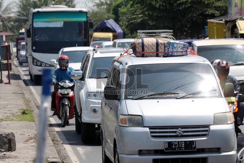 sejumlah-kendaraan-pemudik-melintas-di-jalur-pantura-jatipura-_130802152418-672.jpg