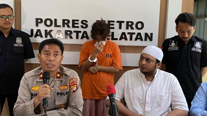 65e59b6abd52c-polisi-sebut-art-pembobol-atm-majikan-di-jaksel-ambol-uang-hingga-rp73-9-juta_665_374.jpg