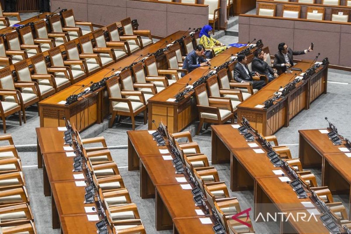 antarafoto-rapat-paripurna-dpr-sahkan-uu-desa-dan-ruu-dkj-28032024-gp-3_1.jpg