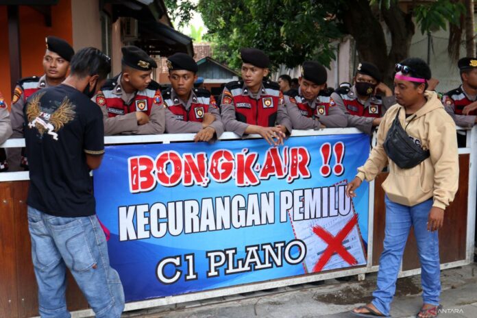 antarafoto-ujuk-rasa-kecurangan-pemilu-060324-bcs-5.jpg