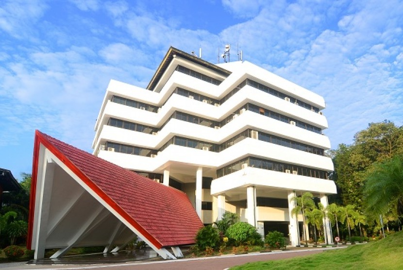gedung-rektoran-universitas-hasanuddin-ilustrasi-_171017164403-319.jpg