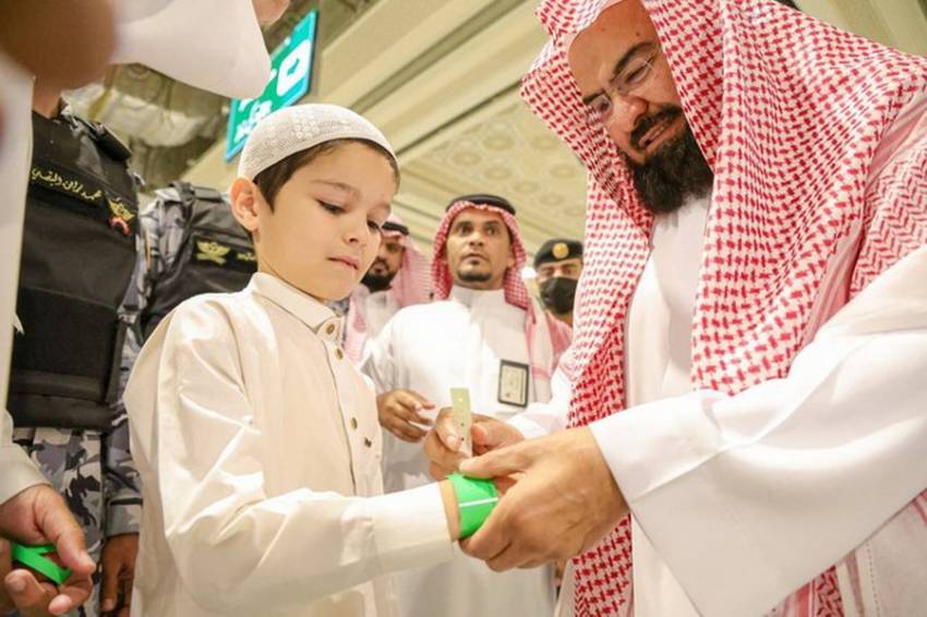 perangkat-digital-ini-memastikan-anakanak-tak-hilang-di-masjidil-haram-iik.jpg