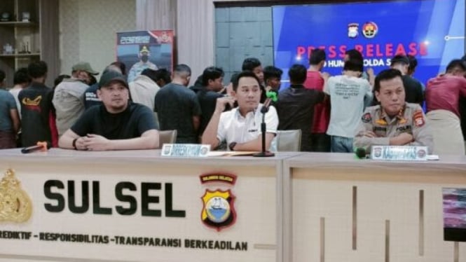 660b3b8c50854-polisi-gerebek-judi-sabung-ayam-di-toraja-utara-perputaran-uang-sudah-miliaran-rupiah_665_374.jpg