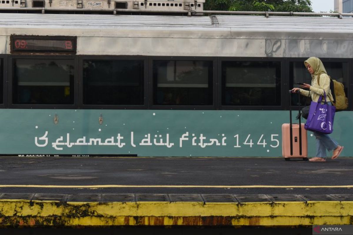 antarafoto-arus-mudik-di-stasiun-gambir-050424-ies-6_1.jpg