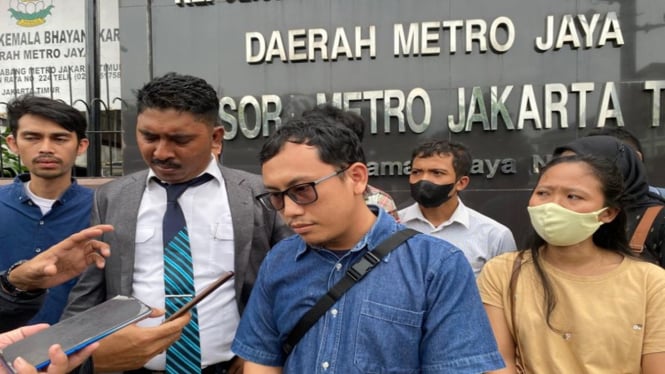 668a740d0ee9f-puluhan-pelamar-kerja-yang-menjadi-korban-penipuan-dan-penggelapan_665_374.jpg