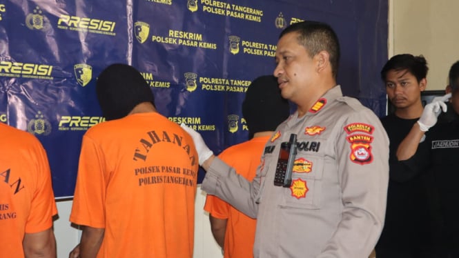 6690bdec3f6c3-pura-pura-jadi-pengamen-dua-pria-dua-pria-gasak-motor-di-parkiran-rumah_665_374.jpg