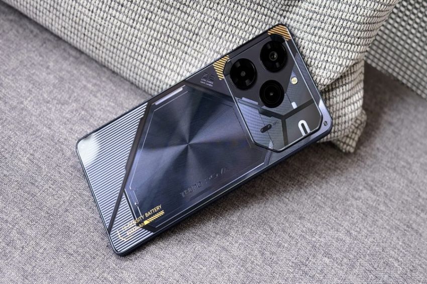 berdesain-futuristik-intip-spesifikasi-smartphone-gaming-tecno-pova-6-pro-5g-xav.JPG