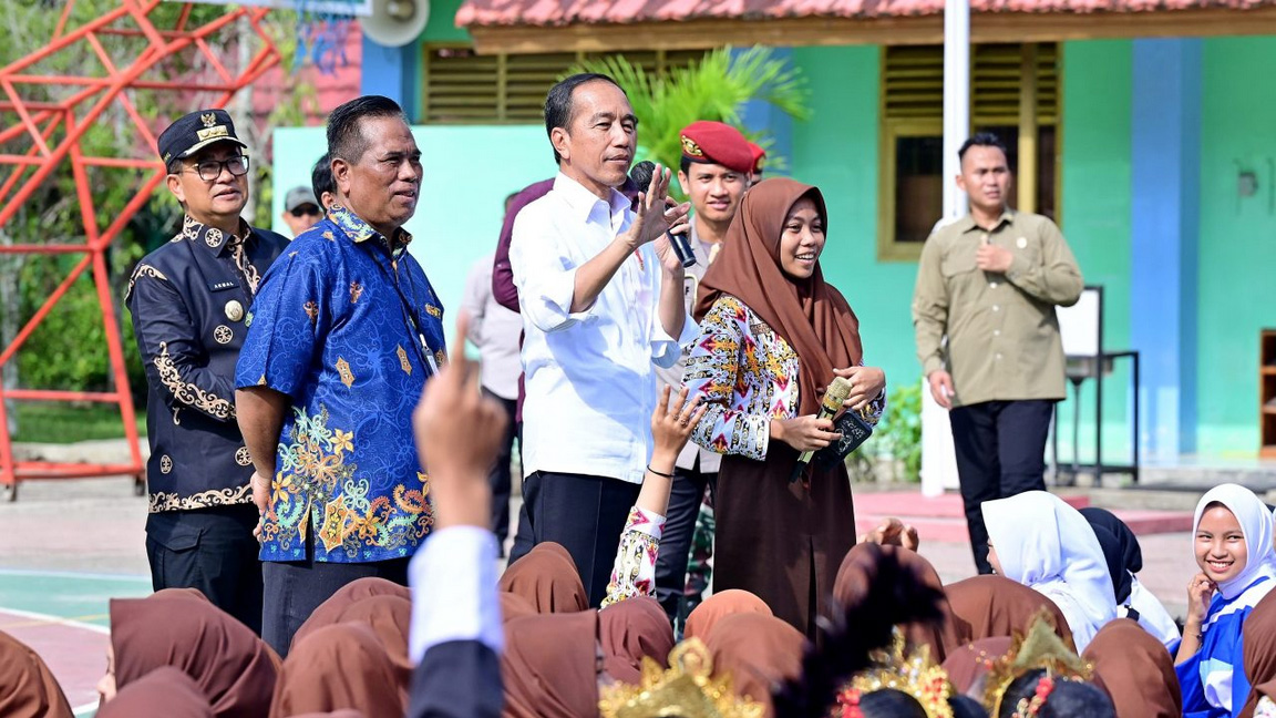 4035Presiden_Jokowi_Tinjau_Fasilitas_Pendidikan_di_SMK_Negeri_1_Tanah_Grogot.jpg