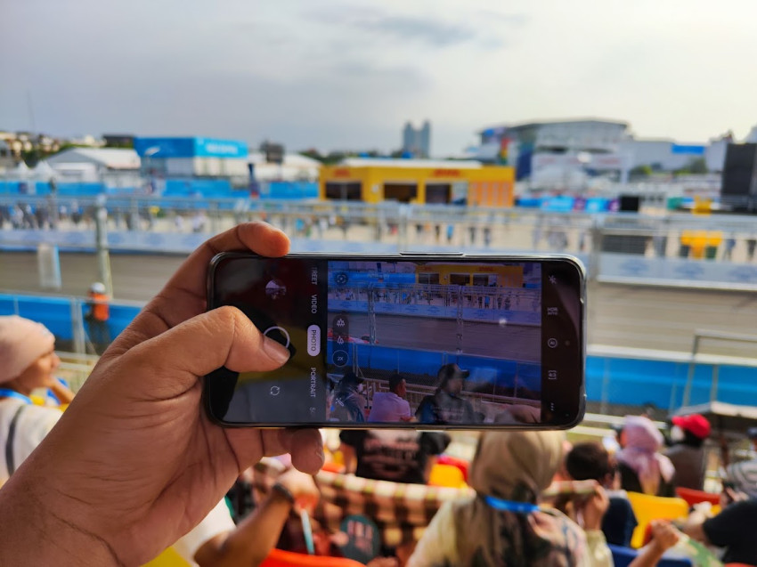 cara-mengatasi-ghost-touch-di-hp-realme-perhatikan-ndc.jpg