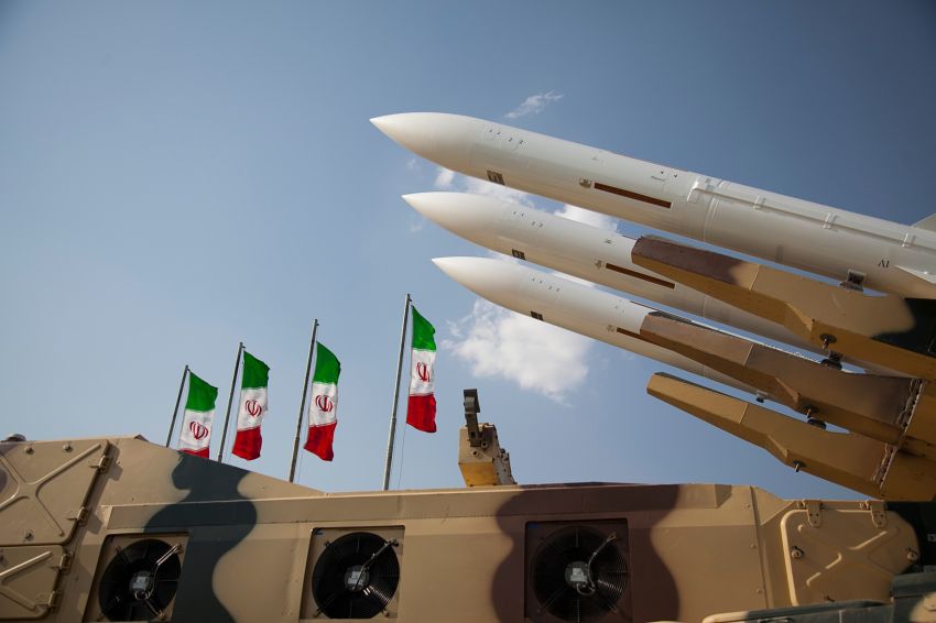 tiga-senjata-paling-brutal-milik-iran-yang-bikin-israel-waswas-lrs.jpg