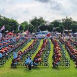 tim-kampanye-prabowo-gibran-membagikan-ratusan-becak-listrik-di-madiun-1_169.jpeg