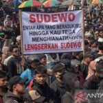 Aksi-unjuk-rasa-di-Kabupaten-Pati-130825-ast-2.jpg