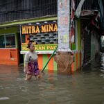 banjir-rob-di-muara-angke-12_169.jpeg