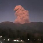gunung-marapi-erupsi-lagi-1752891560039_169.jpeg